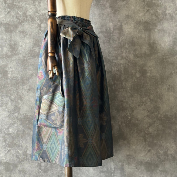 【一点モノ】大島紬 着物リメイク ギャザー スカート & スヌード 〜 四季 で心地良い 上質 絹 100% 〜 the of your 100% can it 一点モノ 大島紬 着物リメイク ギャザー スカート スヌード 四季 で心地良い 上質 made and single layer snood from Oshima Tsumugi elastic waist is You by around also It UV rays as measure against rubber