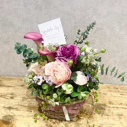 追加受付中5/8まで！母の日　華やか生花フラワーギフト＜Mサイズ 約25cm×約27cm＞ 4枚目の画像
