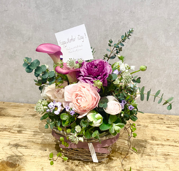 追加受付中5/8まで！母の日　華やか生花フラワーギフト＜Mサイズ 約25cm×約27cm＞ 4枚目の画像