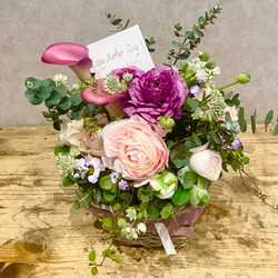 追加受付中5/8まで！母の日　華やか生花フラワーギフト＜Mサイズ 約25cm×約27cm＞ 2枚目の画像