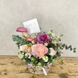 追加受付中5/8まで！母の日　華やか生花フラワーギフト＜Mサイズ 約25cm×約27cm＞ 5枚目の画像