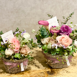 追加受付中5/8まで！母の日　華やか生花フラワーギフト＜Mサイズ 約25cm×約27cm＞ 6枚目の画像