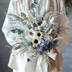 white bouquet & purple ／ ウエディングブーケ・スワッグ・花束 4枚目の画像