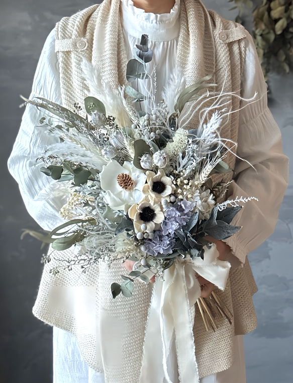 white bouquet & purple ／ ウエディングブーケ・スワッグ・花束 4枚目の画像