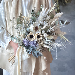white bouquet & purple ／ ウエディングブーケ・スワッグ・花束 9枚目の画像