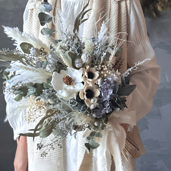 white bouquet & purple ／ ウエディングブーケ・スワッグ・花束 1枚目の画像