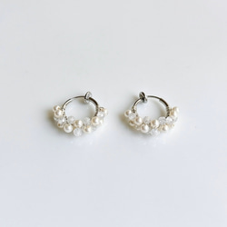 『＊新作＊』貝パール　フリル【イヤリング/ピアス】/pearl-069（ジルコニア、キャッチレス、透明、クリア、フープ） 1枚目の画像