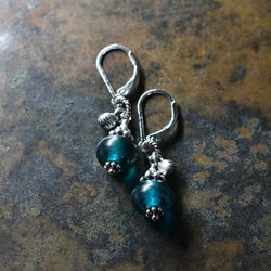 靛藍色復古珠子和印度銀鈴形耳環 第2張的照片