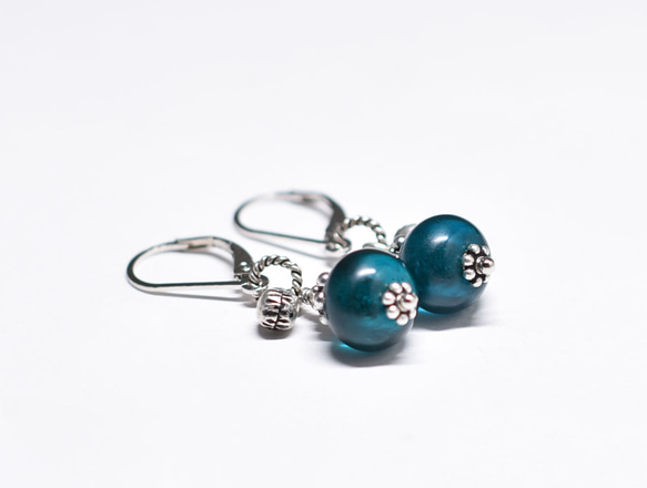靛藍色復古珠子和印度銀鈴形耳環 第5張的照片