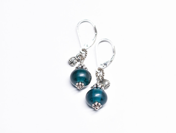 靛藍色復古珠子和印度銀鈴形耳環 第4張的照片