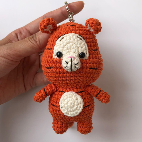 在庫セール‼️編みぐるみ トラ 虎 キーホルダー バッグチャーム 編み物
