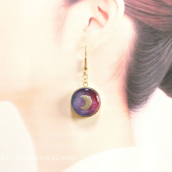 樹脂藝術圓形耳環〈風景月3〉 第5張的照片