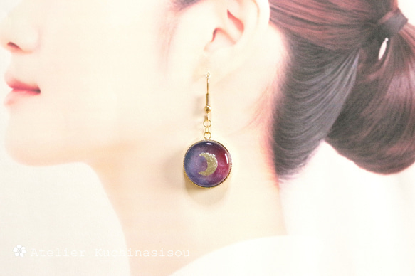 樹脂藝術圓形耳環〈風景月3〉 第5張的照片