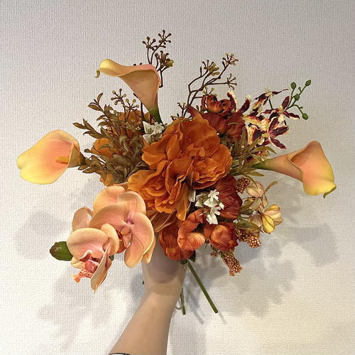 胡蝶蘭とカラーのクラッチブーケ☆ブートニア付き 2点セット 胡蝶蘭と