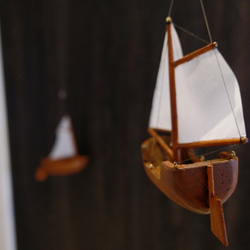 【在庫限り】木工模型ヨットモビール/ダークカラー@岩手発送 1枚目の画像