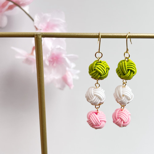 三色団子カラーの水引あわじ玉3連ピアス イヤリング イヤーカフ 高品質