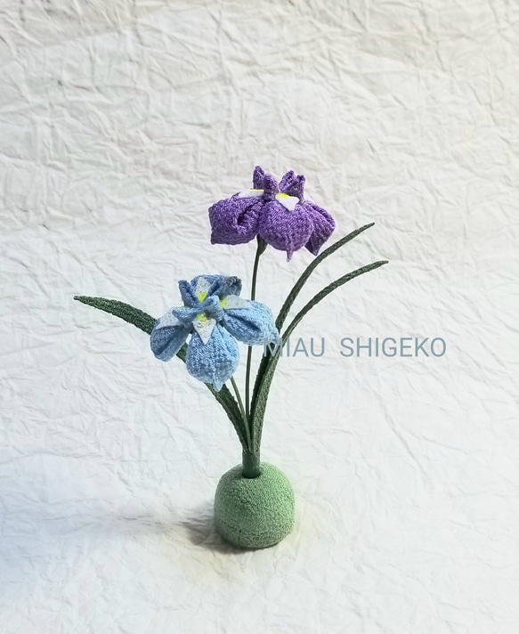 つまみ細工の花菖蒲(水･紫色)　端午の節句 完成品です 1枚目の画像