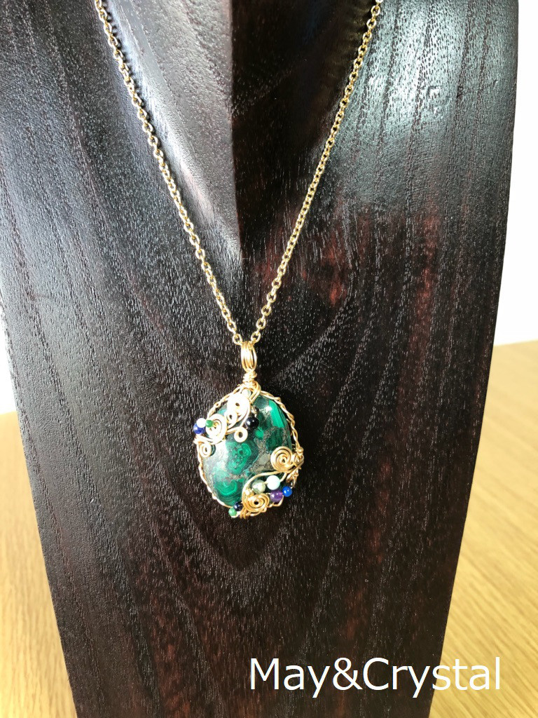 パイライトインマラカイトのワイヤージュエリーペンダント