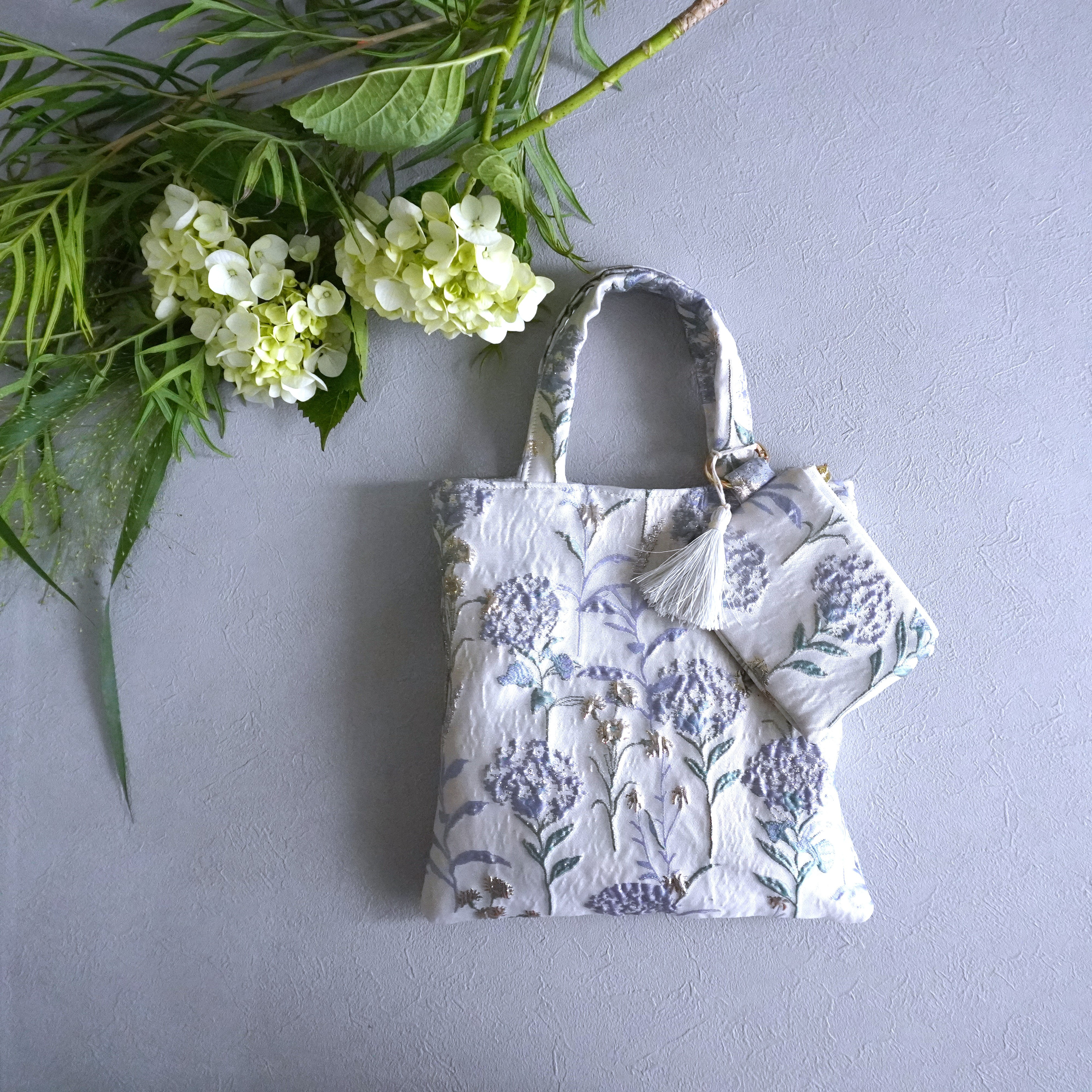 【Creema限定新春福袋〈梅〉送料無料】お散歩バッグとポーチの2点セット -ホワイトベージュベースにあじさい