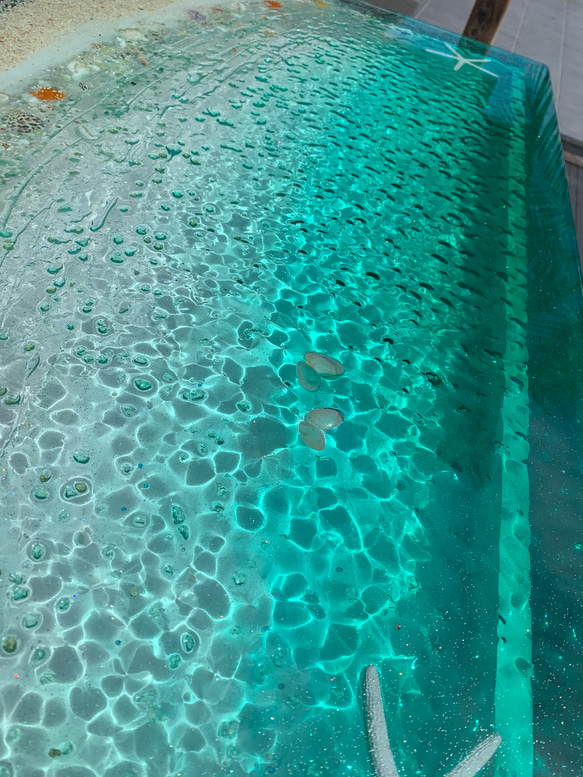 センターテーブル エメラルドグリーンの海　波紋スターフィッシュと波打ち際のシェル　海　ガラス　SEA  table 8枚目の画像