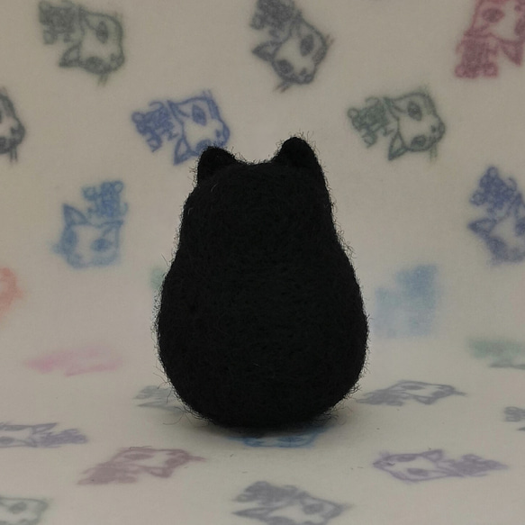 羊毛フェルトの猫のおもちゃ　ちょっと大きい猫ボール　黒 1枚目の画像