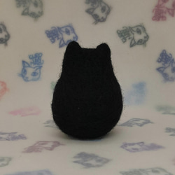 羊毛フェルトの猫のおもちゃ　ちょっと大きい猫ボール　黒 4枚目の画像