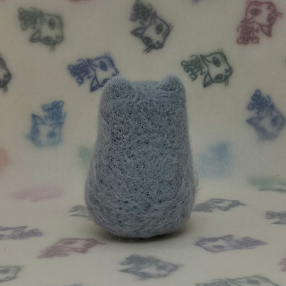 羊毛フェルトの猫のおもちゃ　ちょっと大きい猫ボール　ライトグレイ 3枚目の画像