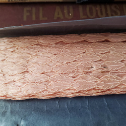フランスアンティーク　ラベルつき刺繍リボン サーモンピンク 27m60cm 5枚目の画像