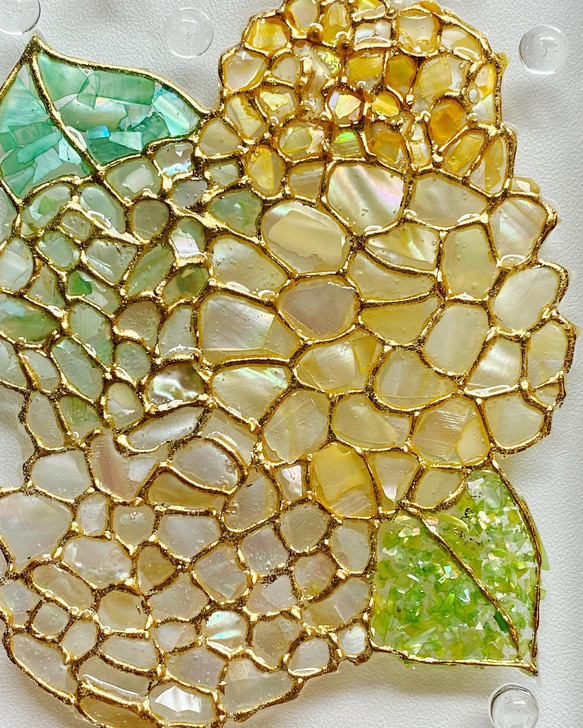 シェルアートフレームꕤ  イエロー系フラワーと水玉のインテリアフレーム　ꕤ   天然貝　ステンドグラス風　紫陽花　 13枚目の画像