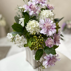 生花以上　花色−hanairo−の造られた花【スカビオサの縦の流れが綺麗なアレンジメント】プレゼントに… 2枚目の画像