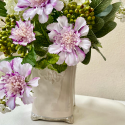 生花以上　花色−hanairo−の造られた花【スカビオサの縦の流れが綺麗なアレンジメント】プレゼントに… 5枚目の画像