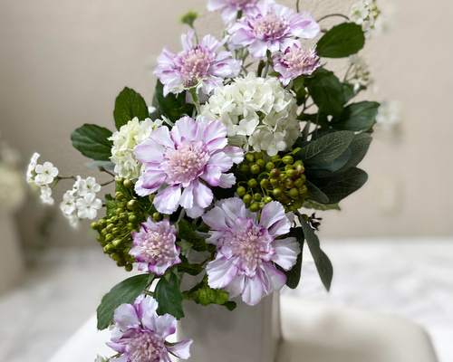 生花以上 花色−hanairo−の造られた花【ブルーとホワイトのスワッグ