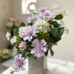 生花以上　花色−hanairo−の造られた花【スカビオサの縦の流れが綺麗なアレンジメント】プレゼントに… 3枚目の画像
