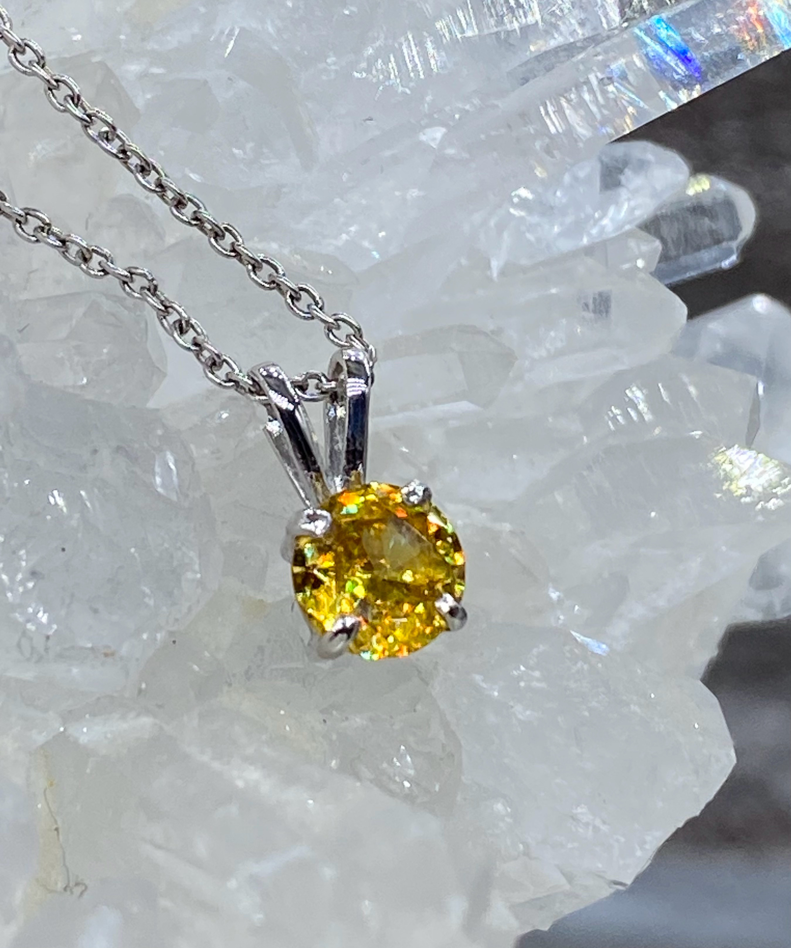 ギラギラファイア！美麗なスフェーン 狭く 0.77ct ルース