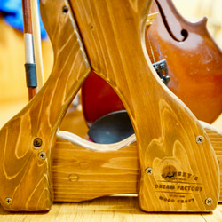 【24時間以内に発送】手作り木工　木製バイオリンスタンド （ニス仕上げ）２本掛け 6枚目の画像