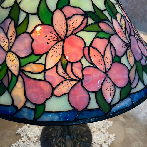 ステンドグラス☆アルストロメリアのテーブルランプ スタンドライト