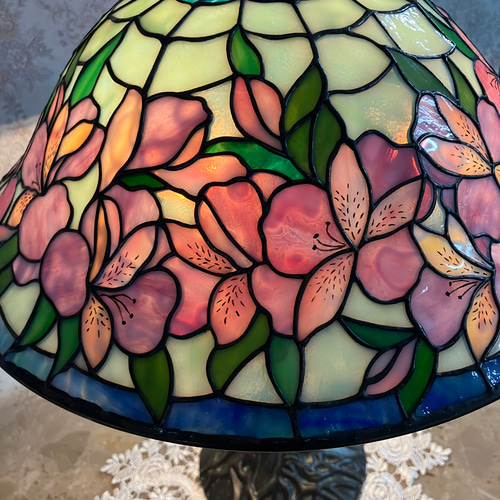 ステンドグラス☆アルストロメリアのテーブルランプ スタンドライト