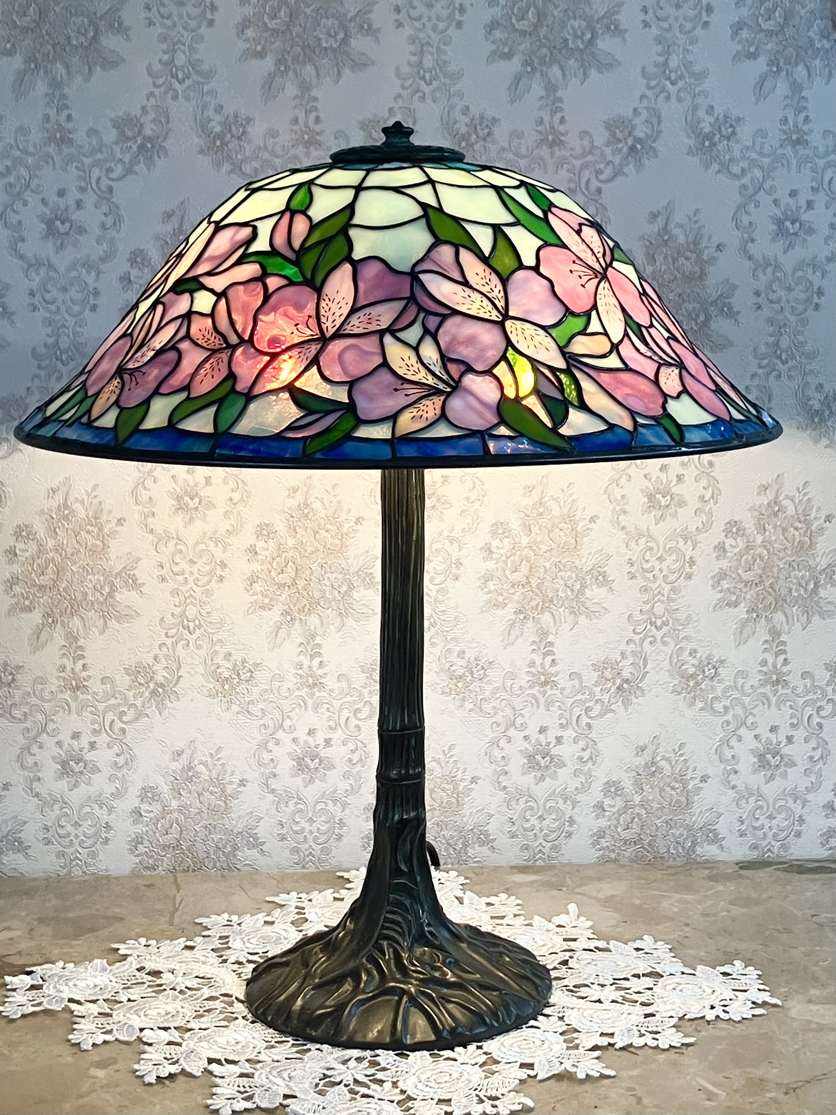 ステンドグラス☆アルストロメリアのテーブルランプ