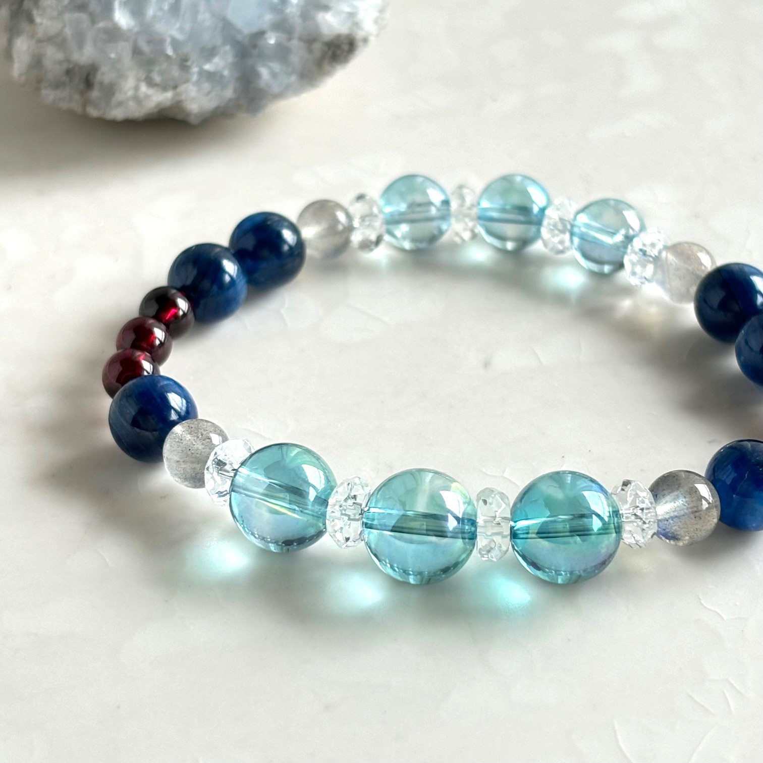 【金気を補う】アクアオーラ＊カイヤナイトとガーネットの守護石ブレスレット
