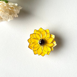 ガラス輝くひまわりの帯留め・ブローチ（2way）   ガラス 夏の誕生花2024◾︎仕上げ金具をポニーフックに選択可能 9枚目の画像