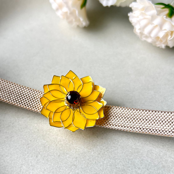 ガラス輝くひまわりの帯留め・ブローチ（2way）   ガラス 夏の誕生花2024◾︎仕上げ金具をポニーフックに選択可能 2枚目の画像