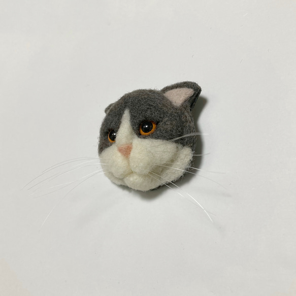 羊毛フェルト 猫ブローチ スコティッシュフォールド 2枚目の画像