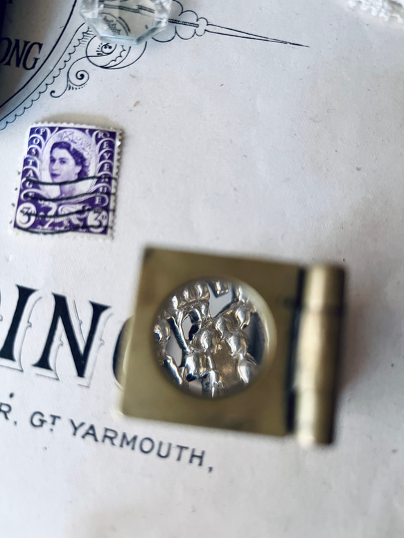 英国で出会った♪ アンティーク 1908年製造 シルバー製  スズランのボタン 直径φ2.0ｃｍ 16枚目の画像