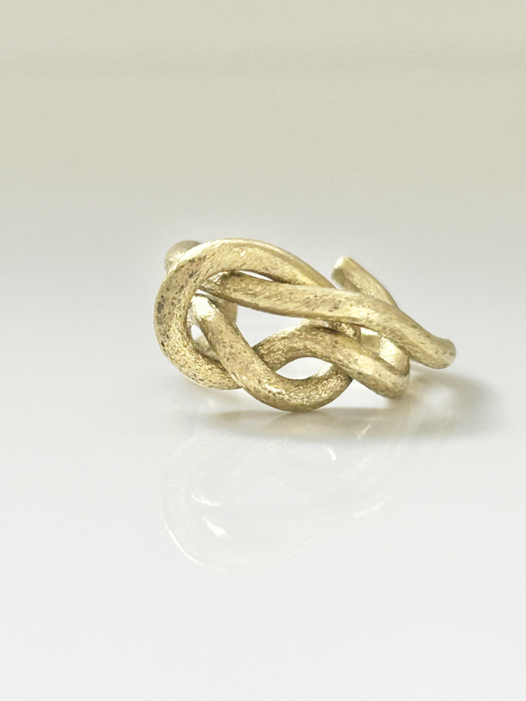 真鍮イヤーカフ「good knot」 1枚目の画像
