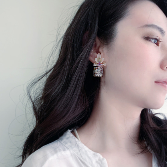 耳環 蝴蝶蘭 樹脂 琉璃 蘭花 銀飾 禮物 禮盒 耳夾 手工 第3張的照片