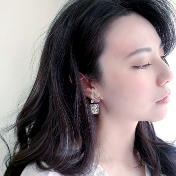 耳環 蝴蝶蘭 樹脂 琉璃 蘭花 銀飾 禮物 禮盒 耳夾 手工 第6張的照片
