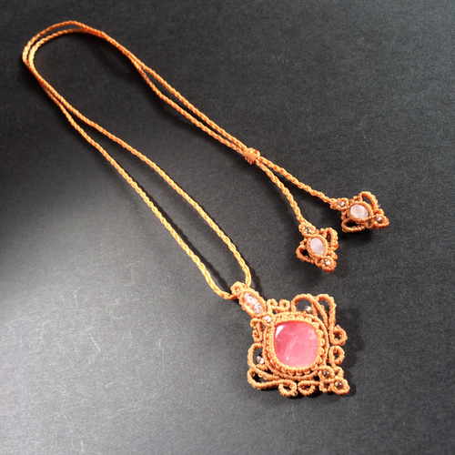 インカローズと水晶のペンダント ネックレス マクラメ編み ネックレス