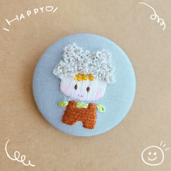 ベイビーの刺繍くるみボタン(選べるブロ―チorヘアゴム) 1枚目の画像