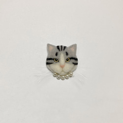 羊毛フェルト 猫ミニブローチ サバトラ白 1枚目の画像