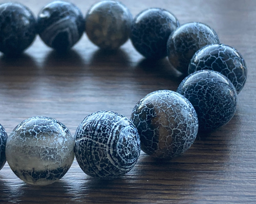 ハンドメイド ブレスレット 黒金天然石の青龍と梵字 Amazon | [石輝] 七梵字金彫りオニキス12mmパワーストーン数珠